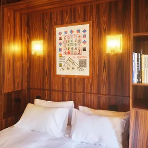 Hotel Present - 200m Des Arenes D'arles - Encore Mieux, Arles