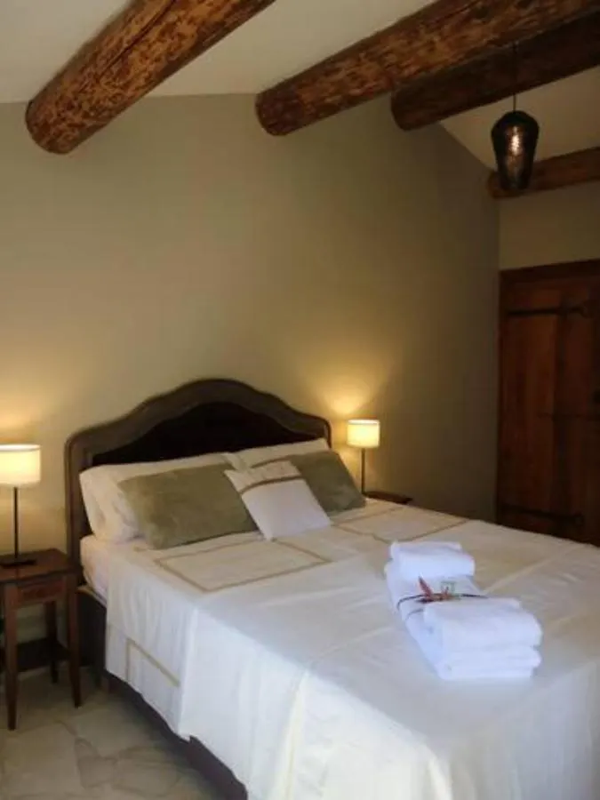 Mas Du Rollier Chambres D'Hotes Eygalieres  0*, Eygalieres (Bouches-du-Rhone)