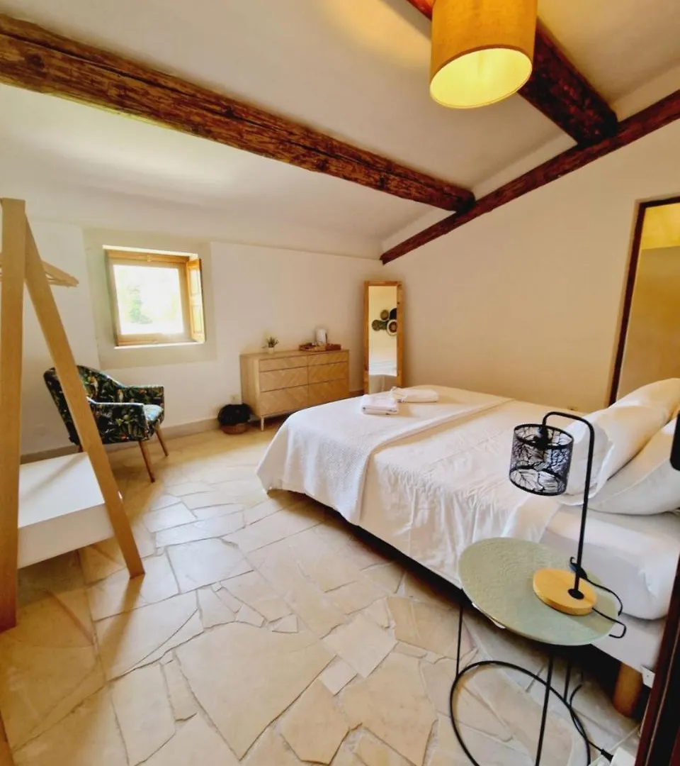 Mas Du Rollier Chambres D'Hotes Eygalieres  Bed & Breakfast