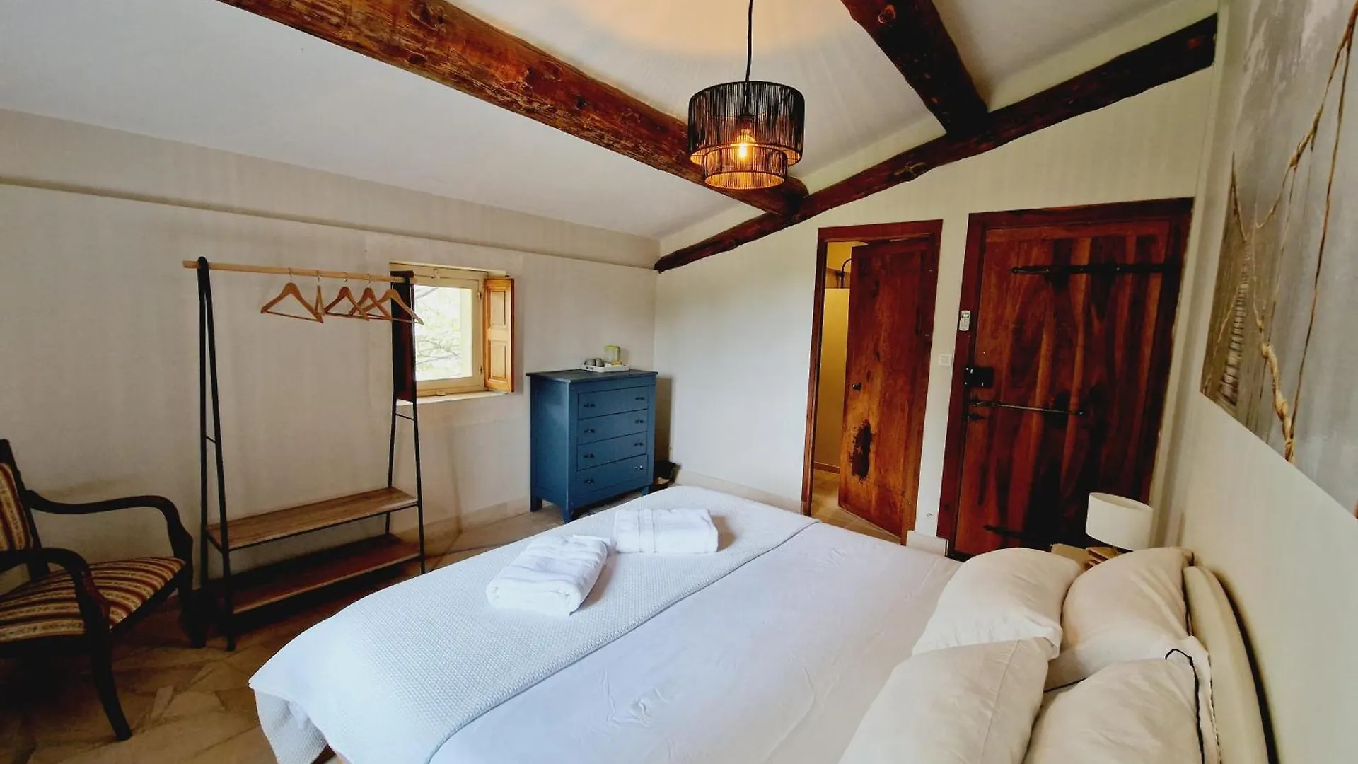 Mas Du Rollier Chambres D'Hotes Eygalieres  Bed & Breakfast