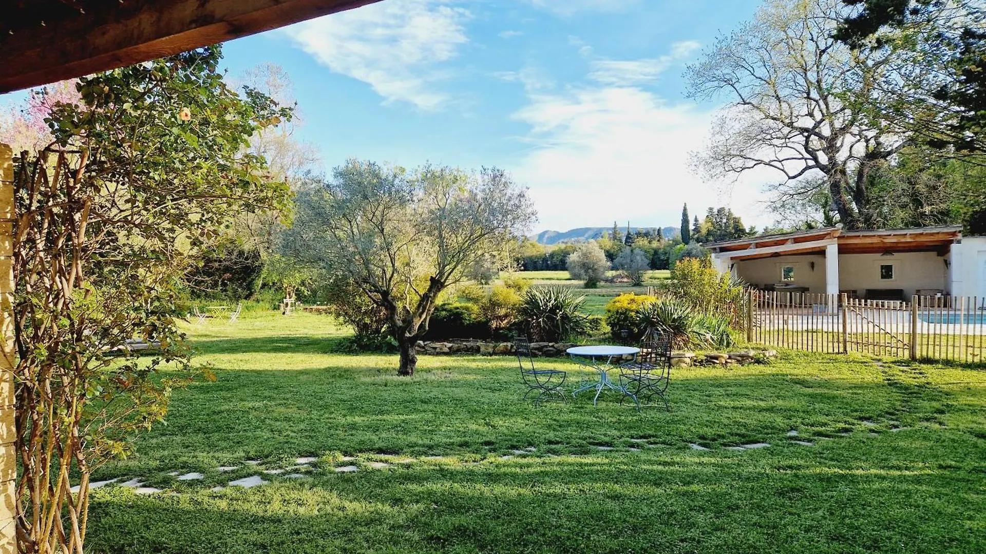 Mas Du Rollier Chambres D'Hotes Eygalieres